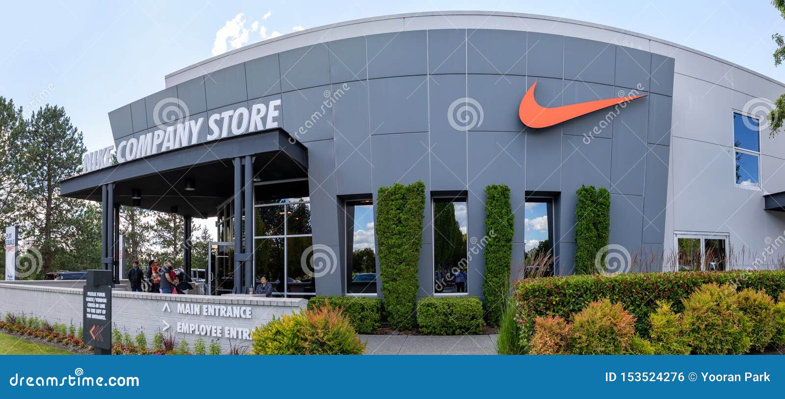 colisión Como electo Fachada De La Tienda De La Empresa Nike En Beaverton, Oregón Foto editorial  - Imagen de invitado, atlético: 153524276