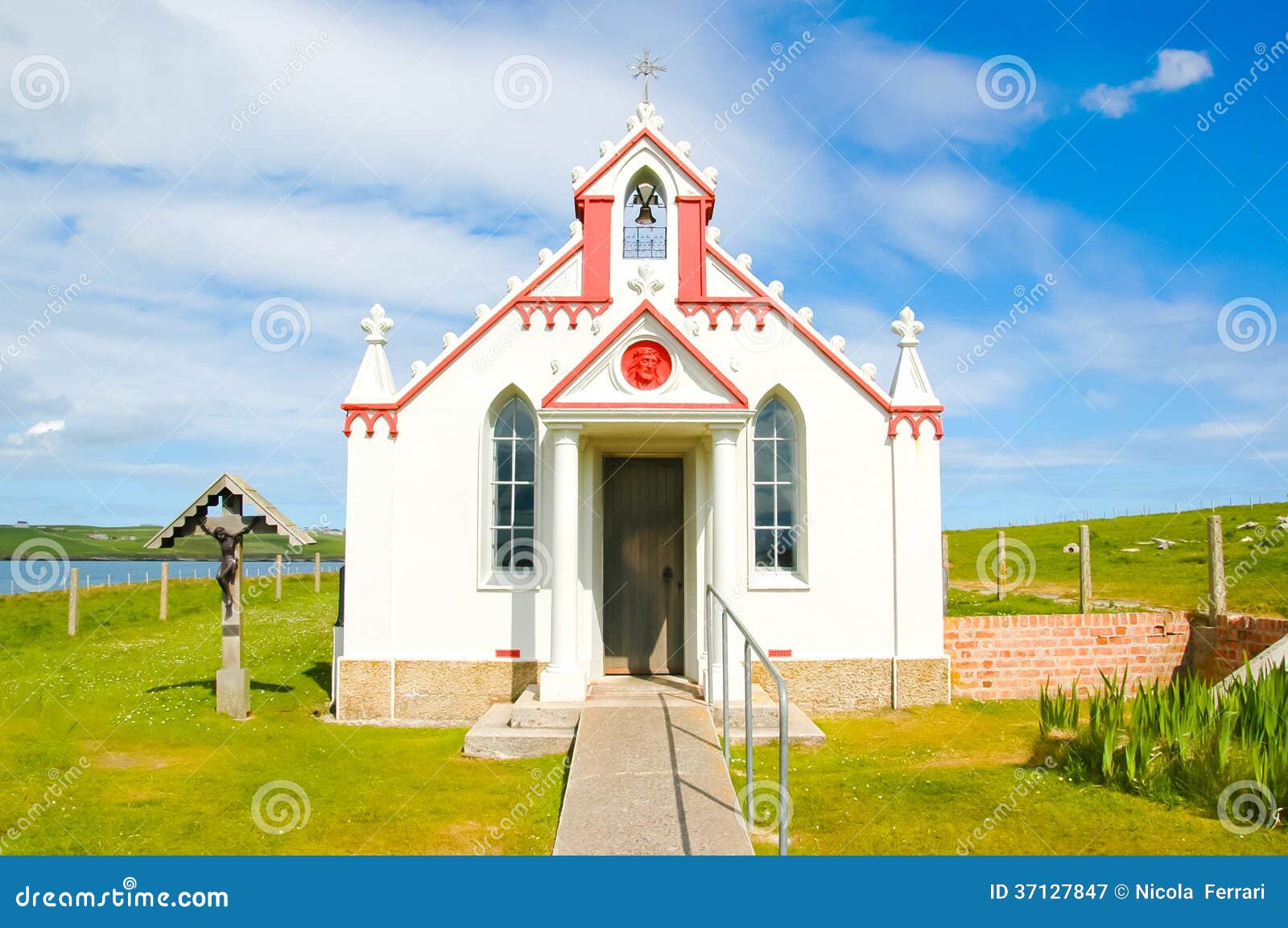 Fachada De Una Pequeña Iglesia Rural En El Campo - La Capilla Italiana, Reino Unido Imagen de archivo - Imagen de campo, monumento: 37127847 Fachada De Una Pequeña Iglesia Rural En El Campo - La Capilla Italiana, Reino Unido Imagen de archivo - Imagen de campo, monumento: 37127847