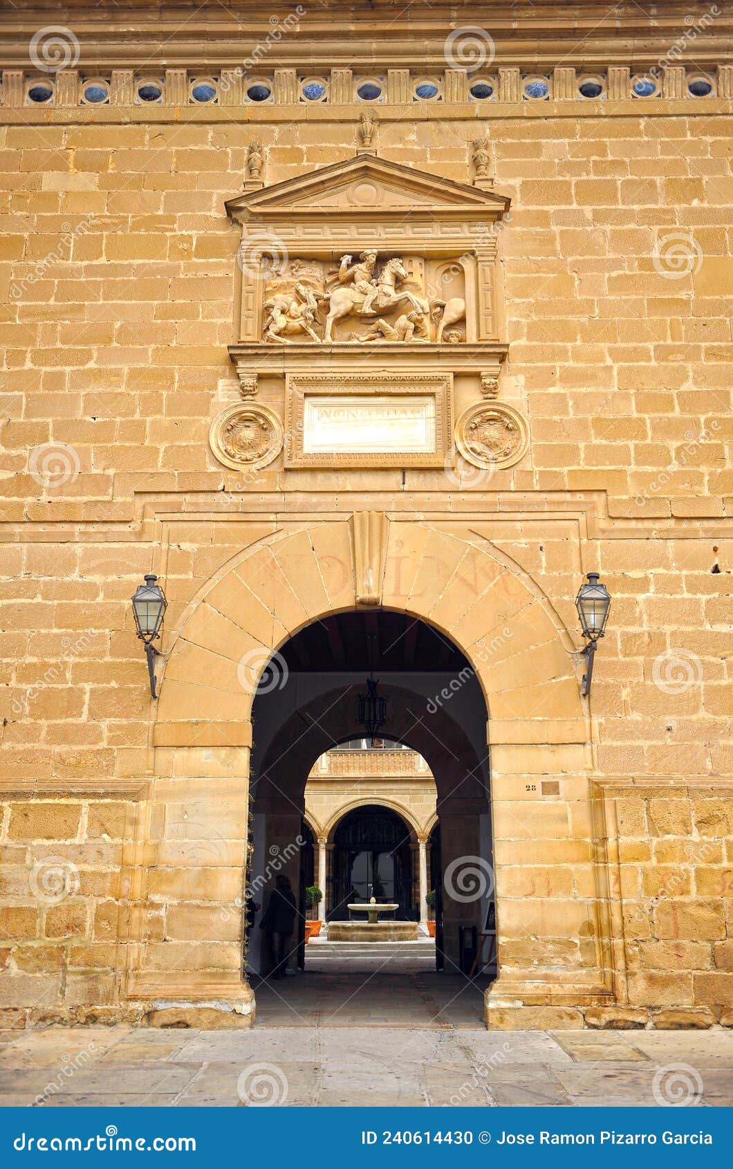 fachada del hospital de santiago en ubeda, provincia de jaÃÂ©n, espaÃÂ±a