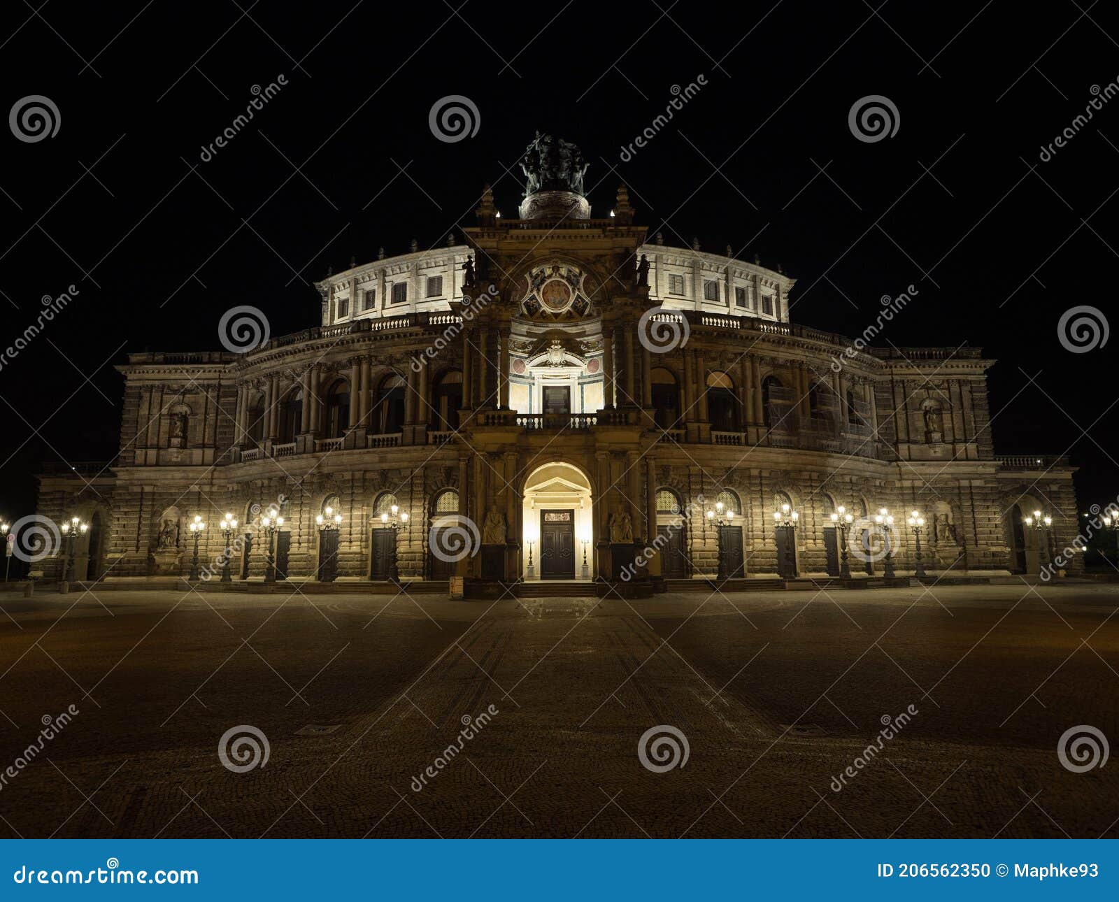 Fachada Exterior De La Famosa Sala De Conciertos De Semperoper Cultura De La ópera En El Centro Histórico De La Sajonia De Vestido Foto de archivo - Imagen de vista, estilo: 206562350 Fachada Exterior De La Famosa Sala De Conciertos De Semperoper Cultura De La ópera En El Centro Histórico De La Sajonia De Vestido Foto de archivo - Imagen de vista, estilo: 206562350