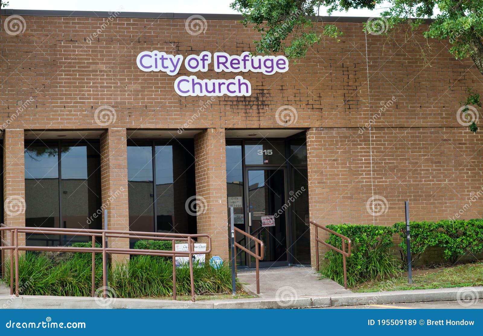 Fachada Exterior De La Iglesia De La Ciudad De Refugio En Houston Tx. Imagen de archivo editorial - Imagen de negocios, edificio: 195509189 Fachada Exterior De La Iglesia De La Ciudad De Refugio En Houston Tx. Imagen de archivo editorial - Imagen de negocios, edificio: 195509189