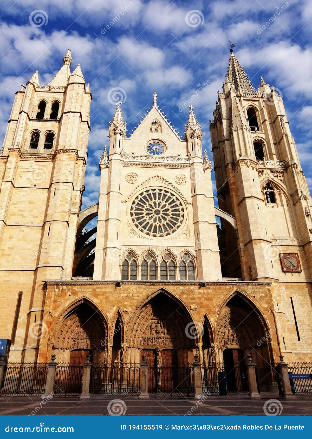 fachada occidental de la catedral de leÃÂ³n