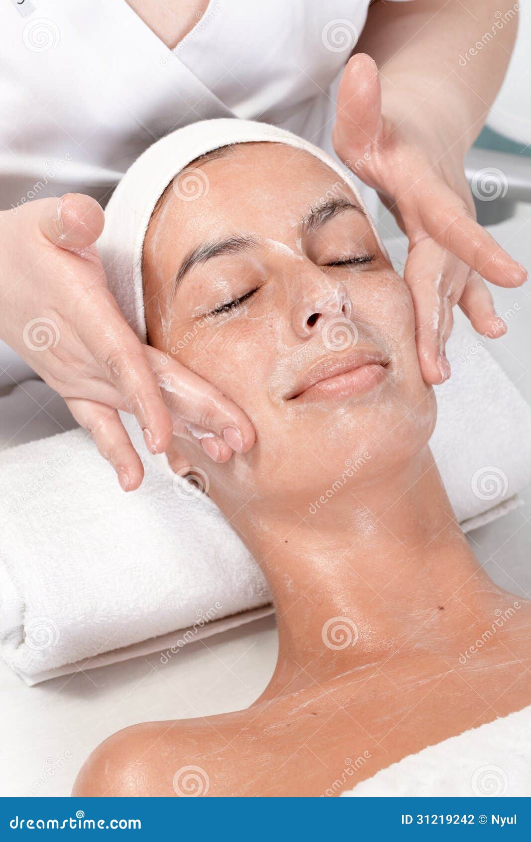 facial massage at beautician