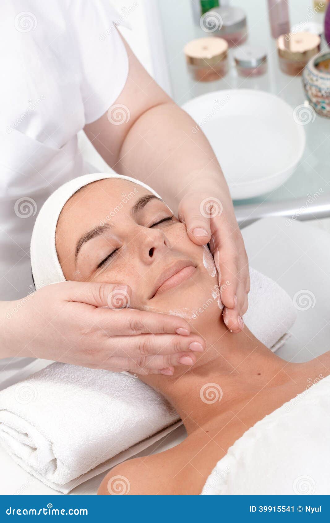 facial massage in dayspa