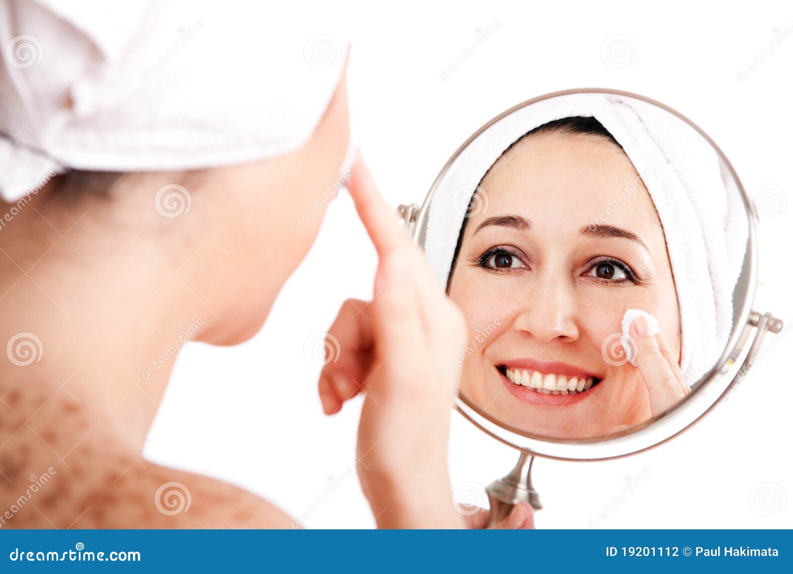 facial-skincare-anti-ageing-exfoliation-19201112.jpg