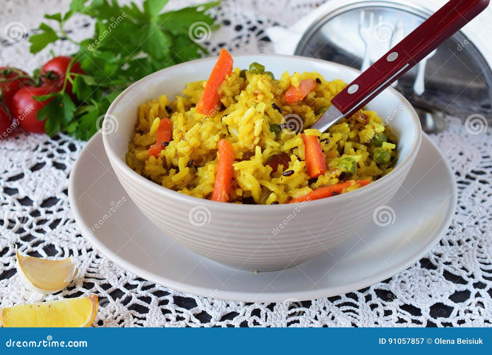 Facile De Faire Cuire Le Plat Avec Du Riz Des Carottes Des - 