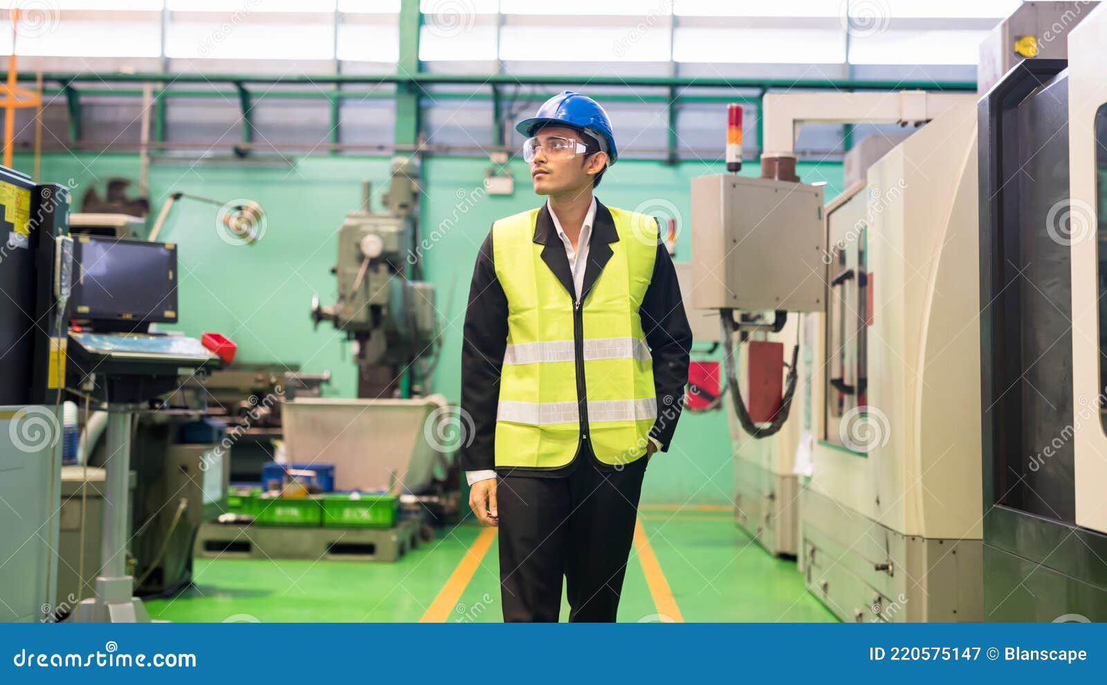 factory manager check cnc lache machine