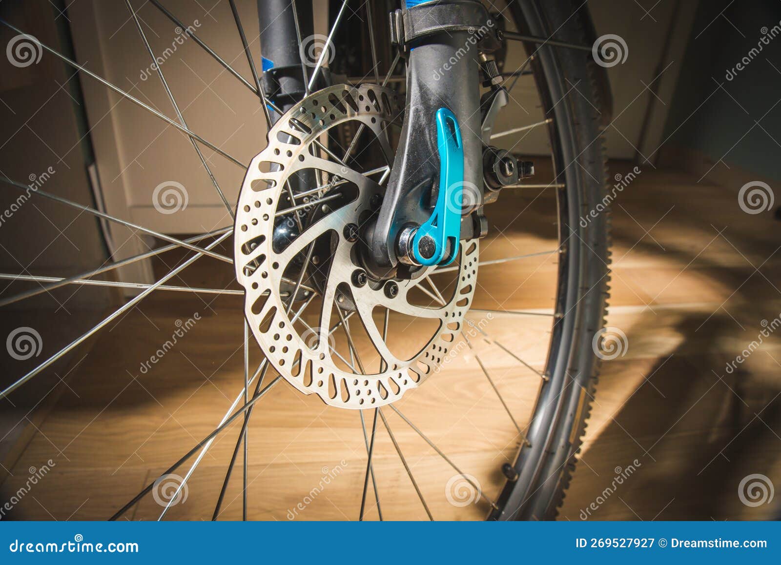 Fahrradzubehör stockbild. Bild von handschuhe, ausrüstung - 269527927