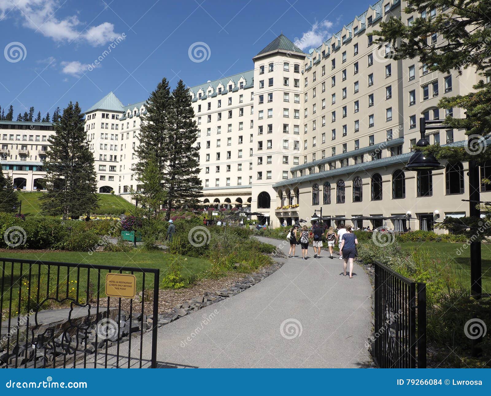 Fairmont Hotel At Lake Louise Editorial Stock Image - Image of fairmont, lake: 79266084