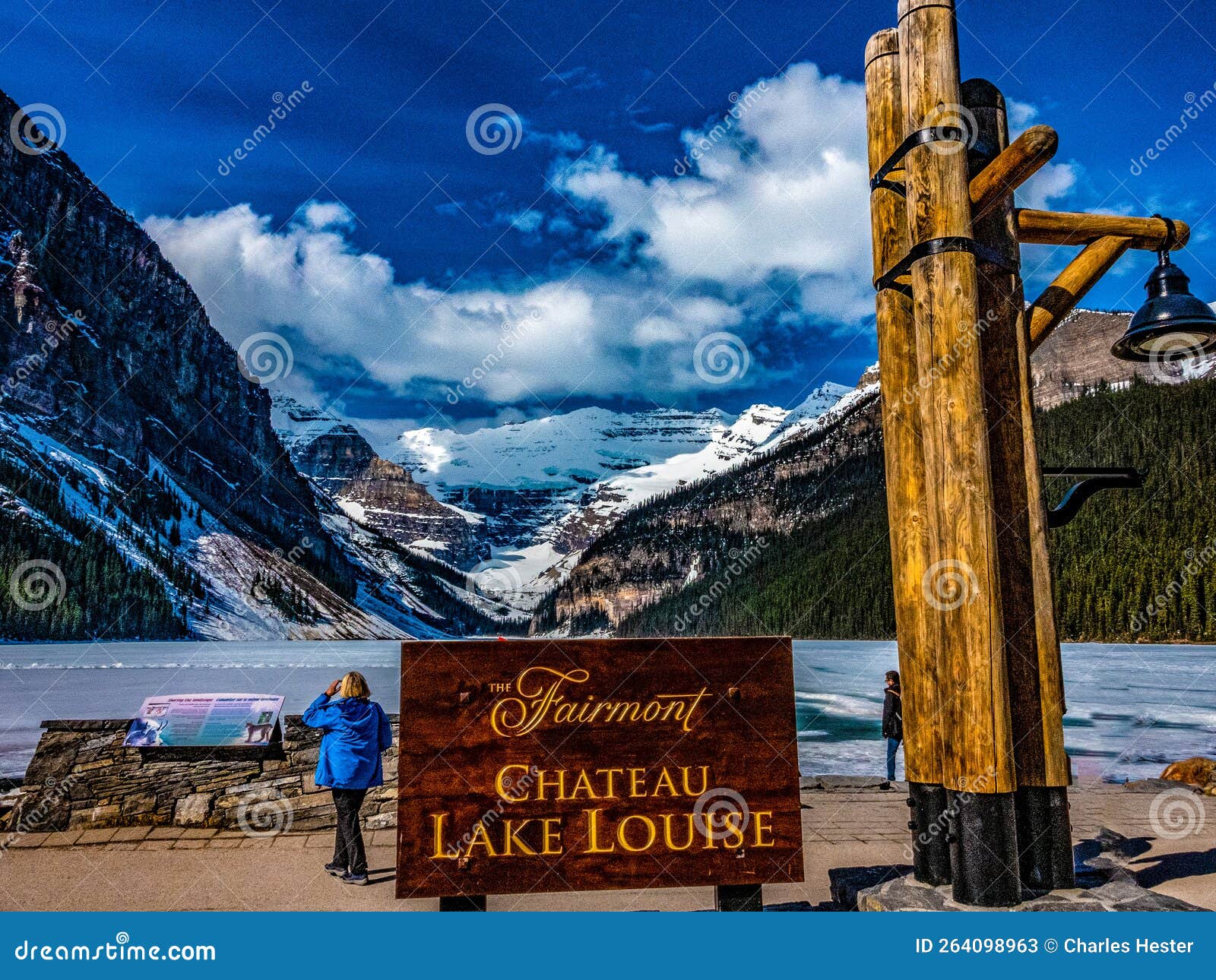 Fairmount Lake Louise editorial stock photo. Image of water 264098963