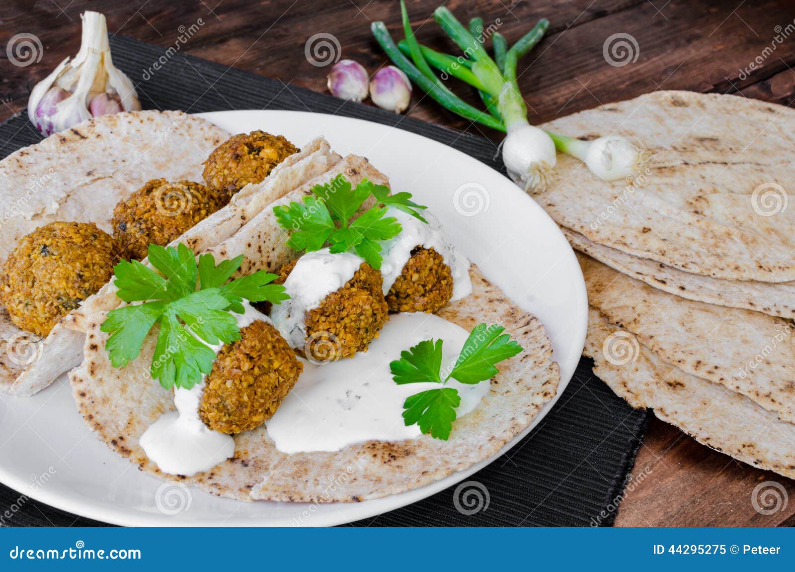Falafel Del Garbanzo Con Pan Libanés Imagen de archivo Imagen de