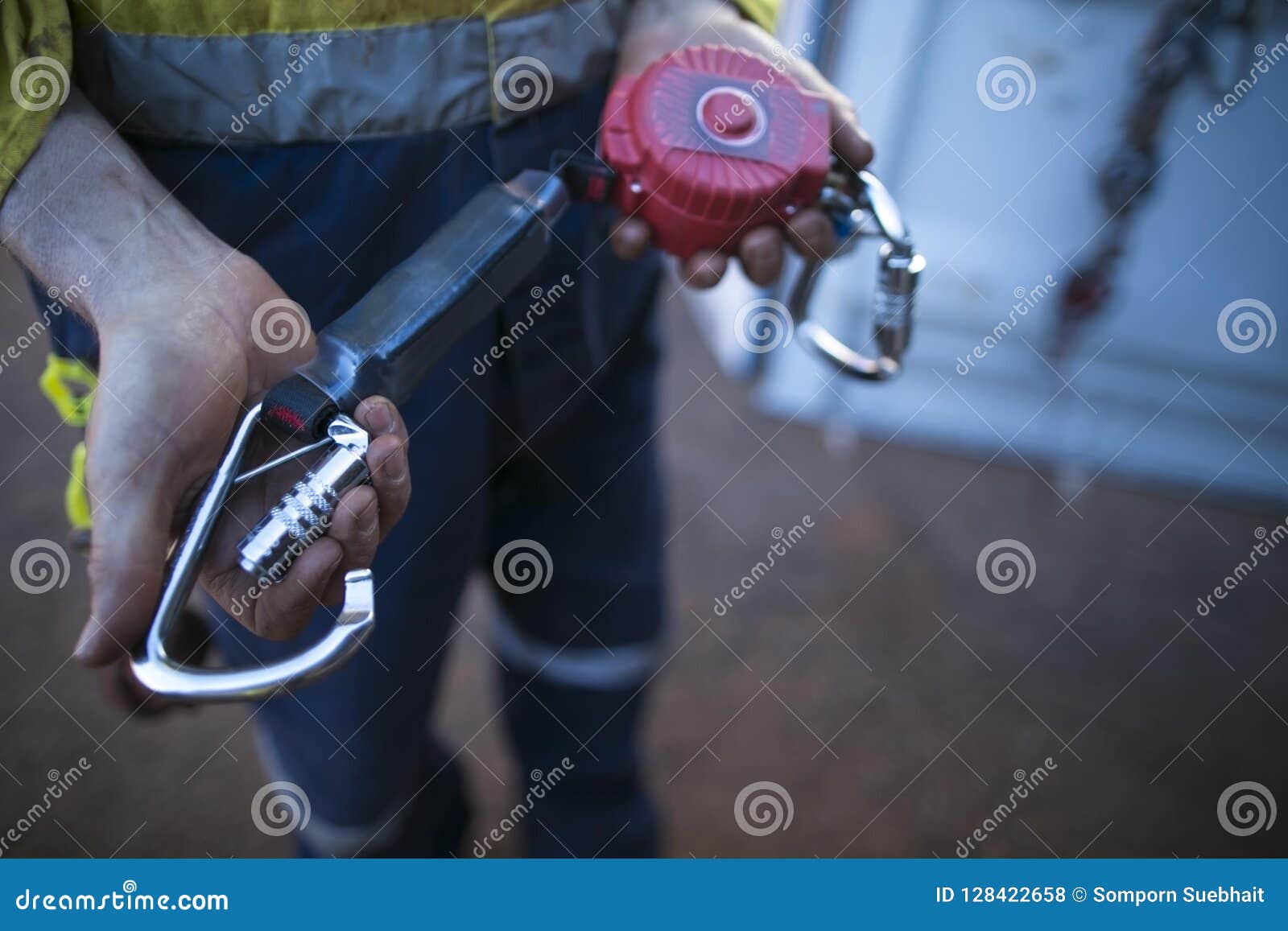 Fall Arrest Self Retracting Absorber Safety Device Equipment Stock