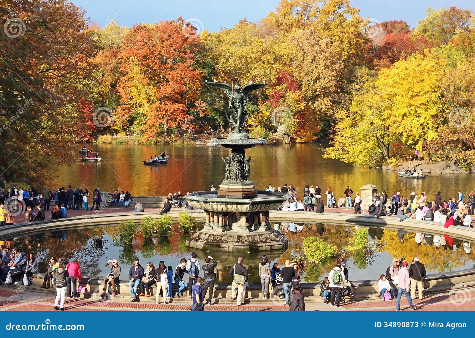 Fall At Bethesda Fountain Editorial Stock Photo Image Of Water