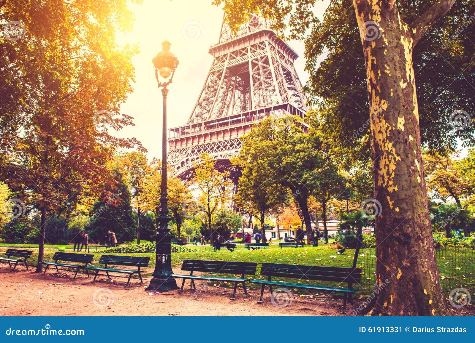 Fall in Paris redaktionelles foto. Bild von herbst, denkmal - 61913331