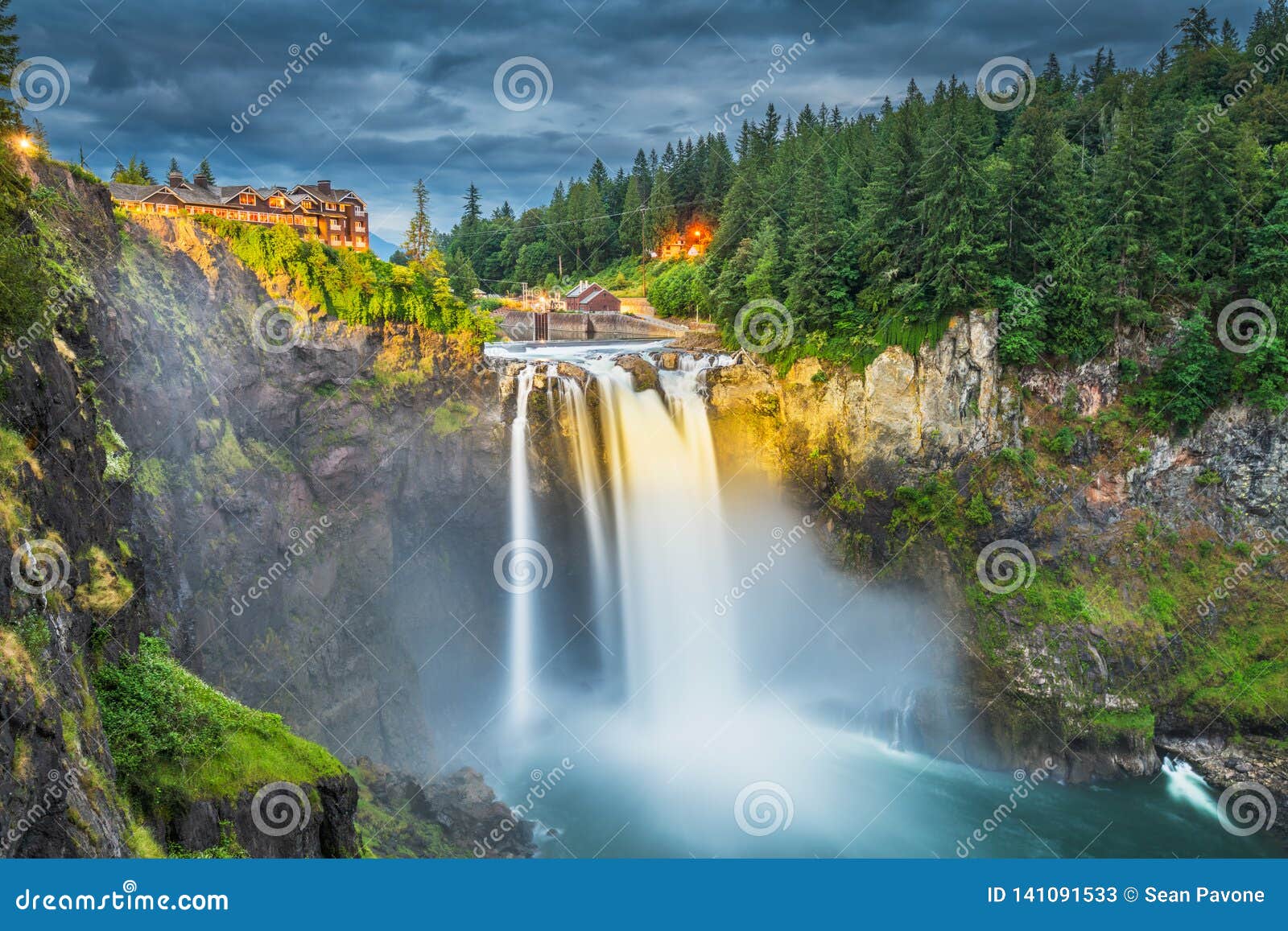 Falls City Washington Usa At Snoqualmie Falls Stock Image Image Of