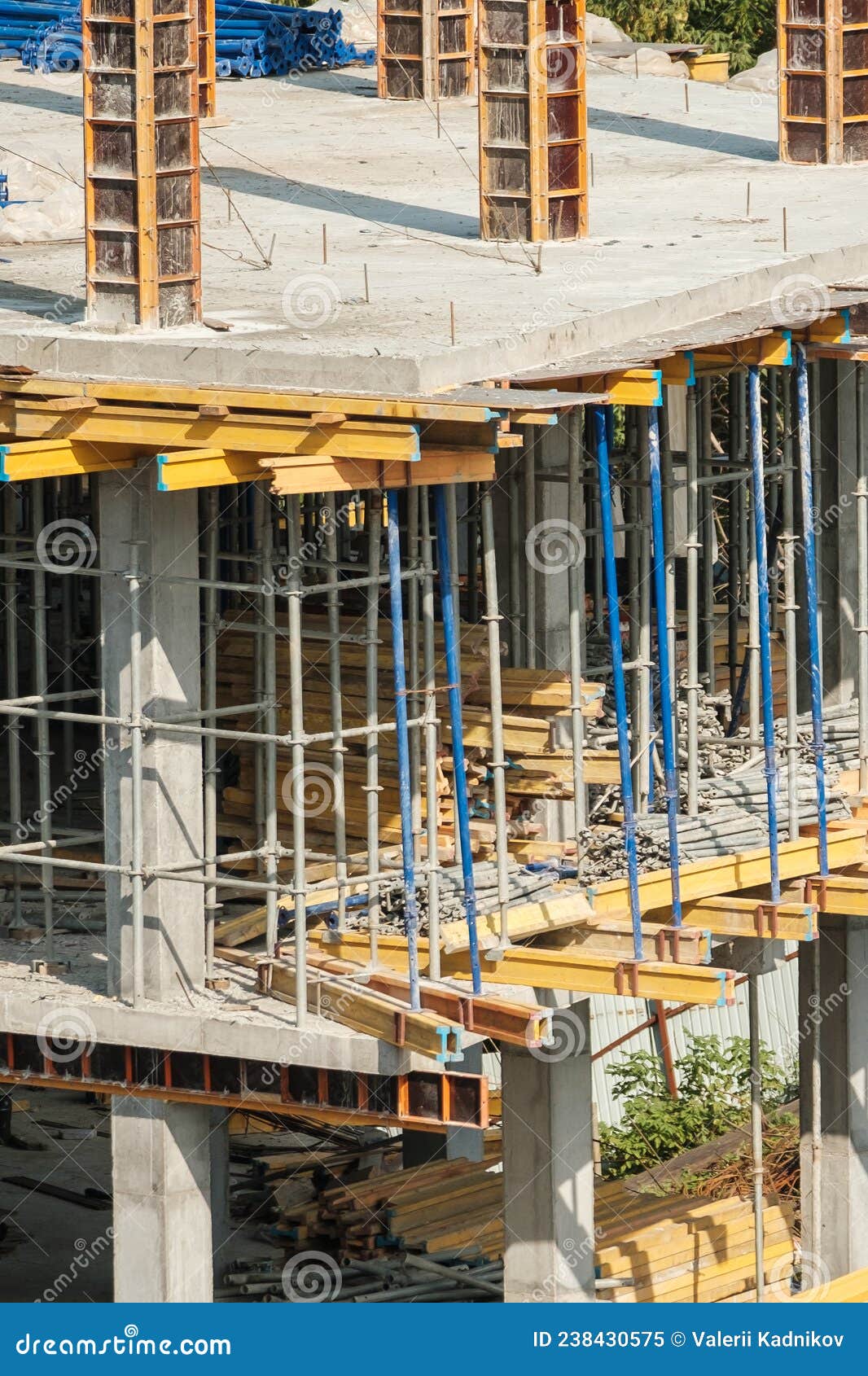 falsework used on skyscraper building