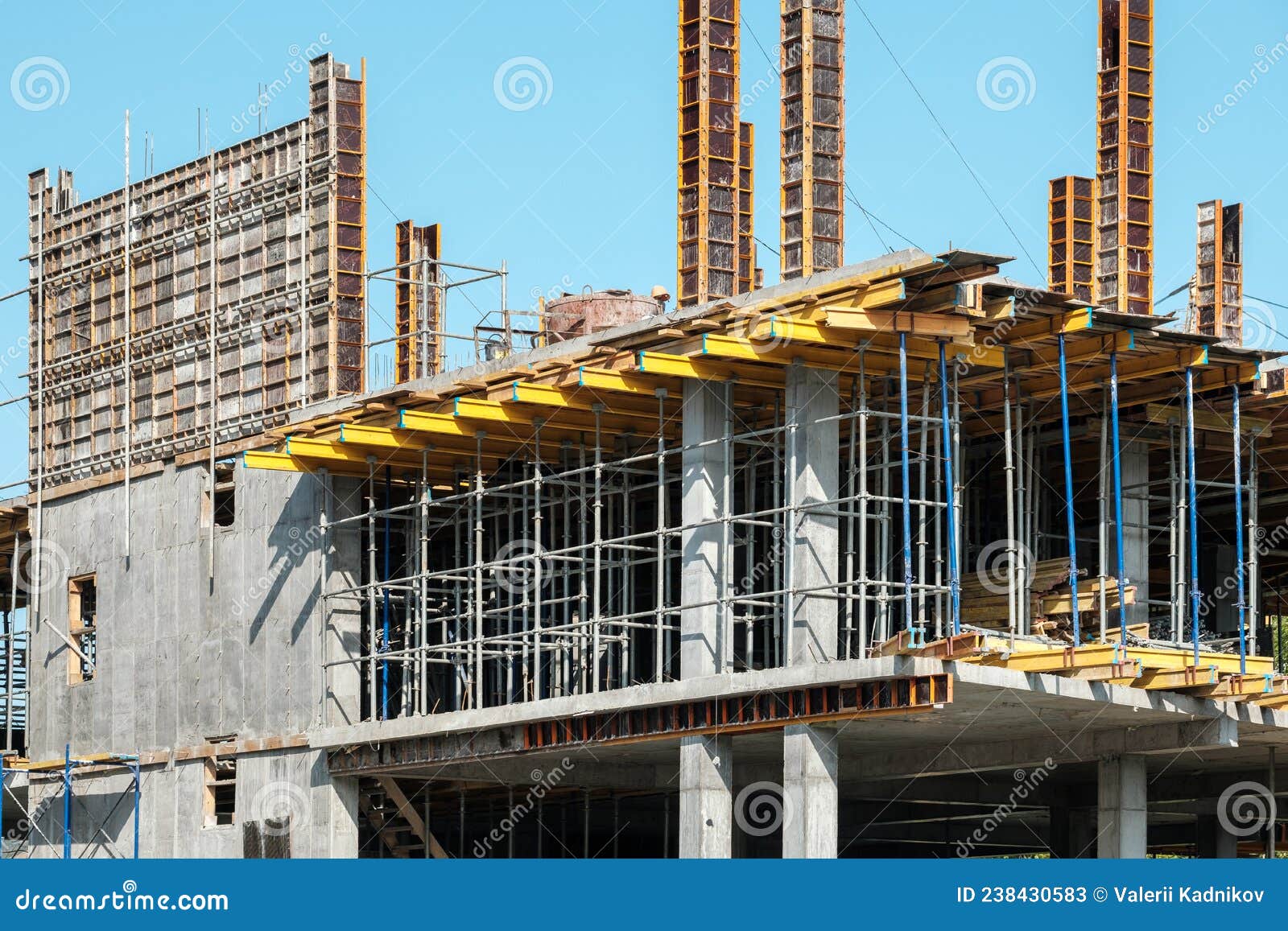 falsework used on skyscraper building