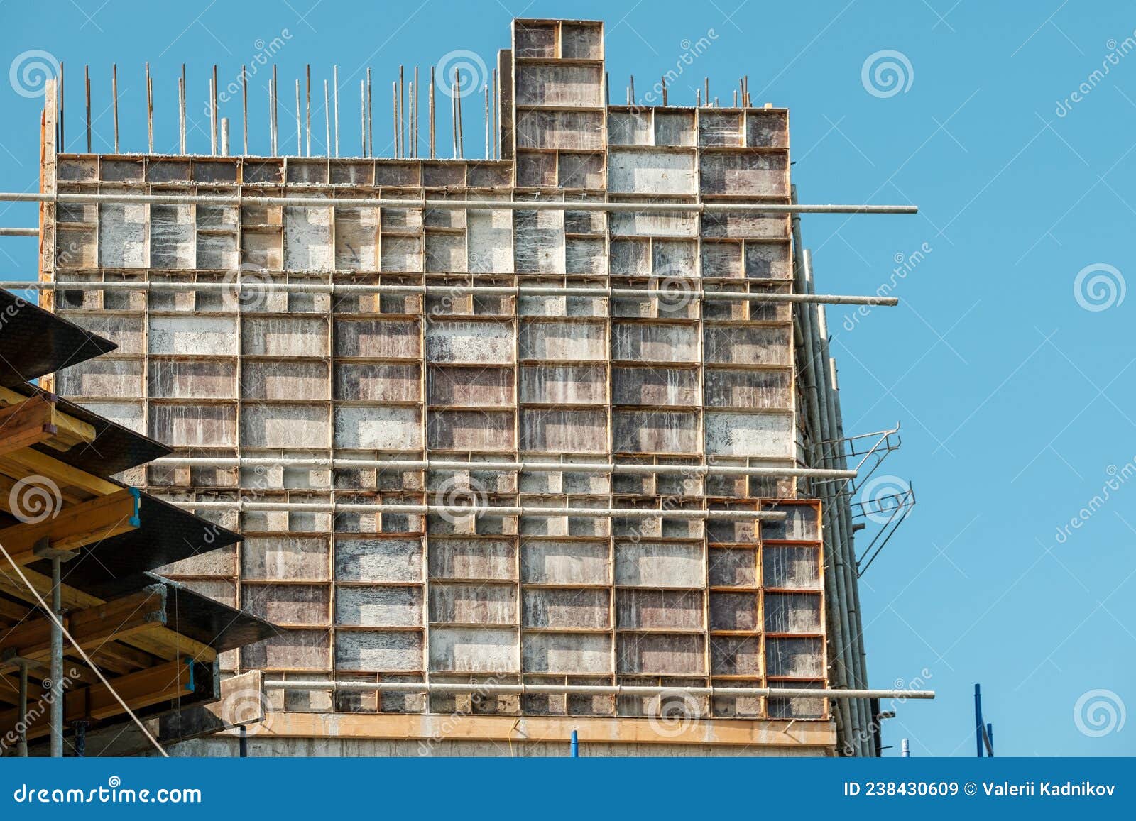 falsework used on skyscraper building