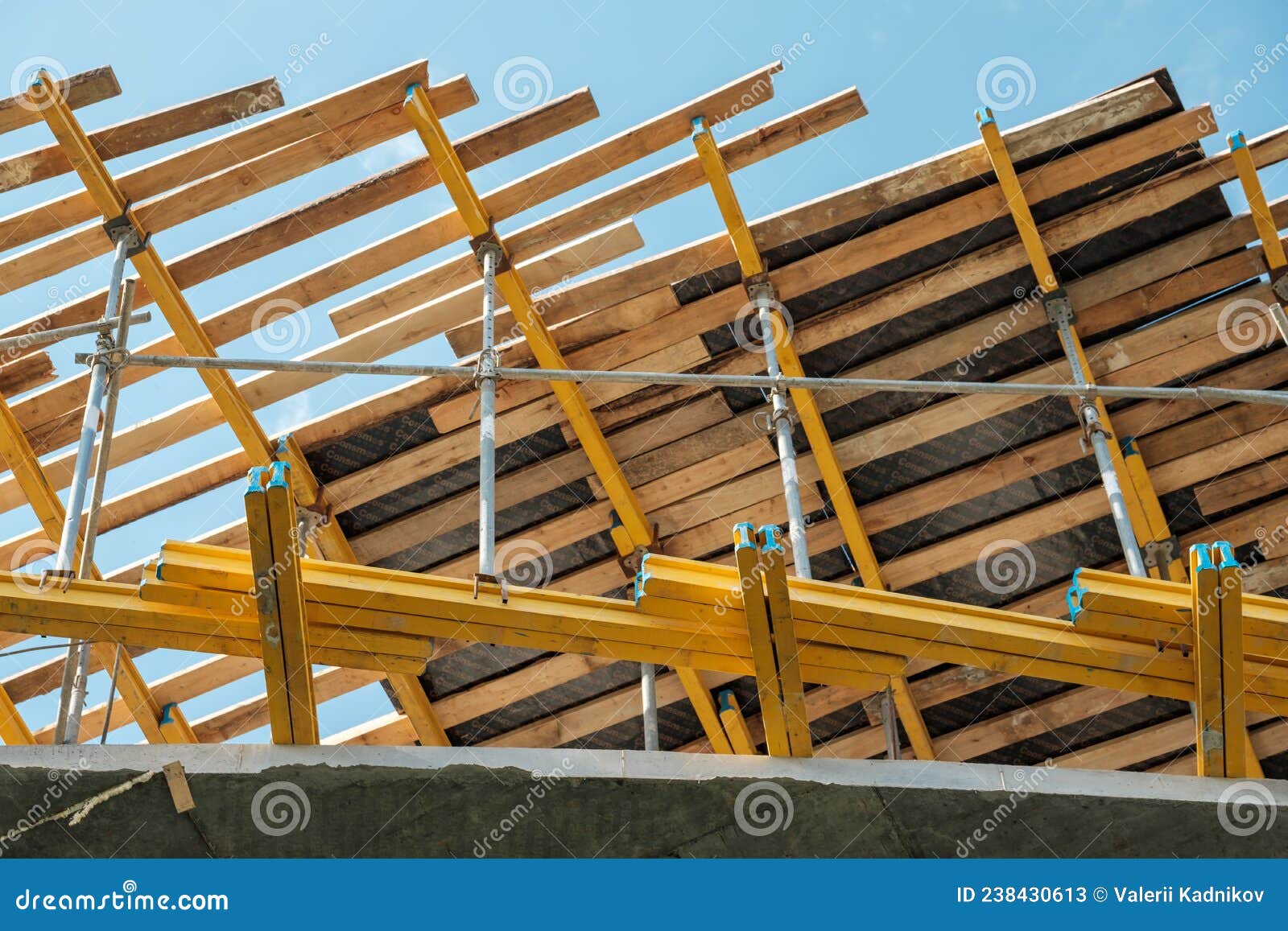 falsework used on skyscraper building