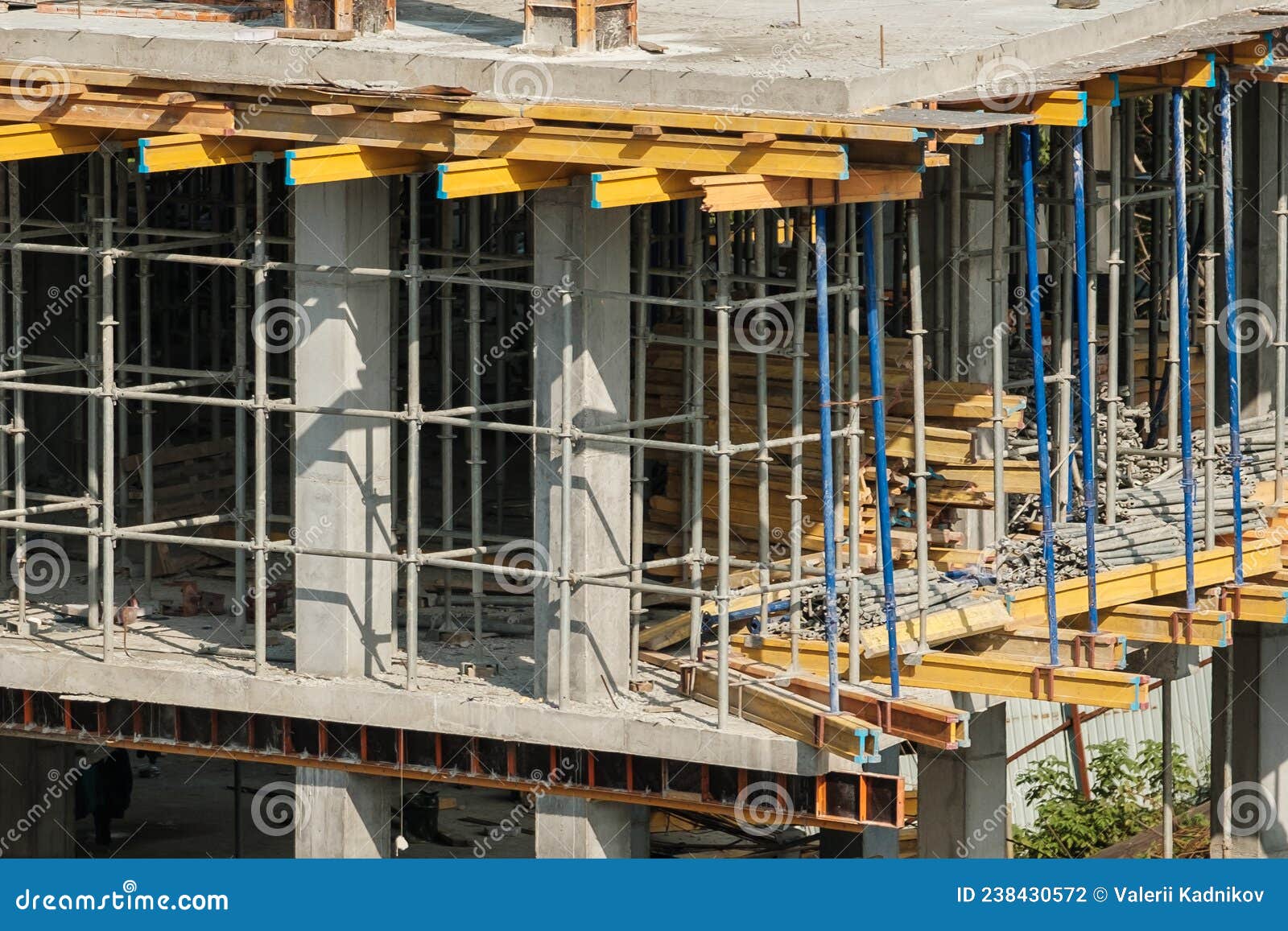 falsework used on skyscraper building