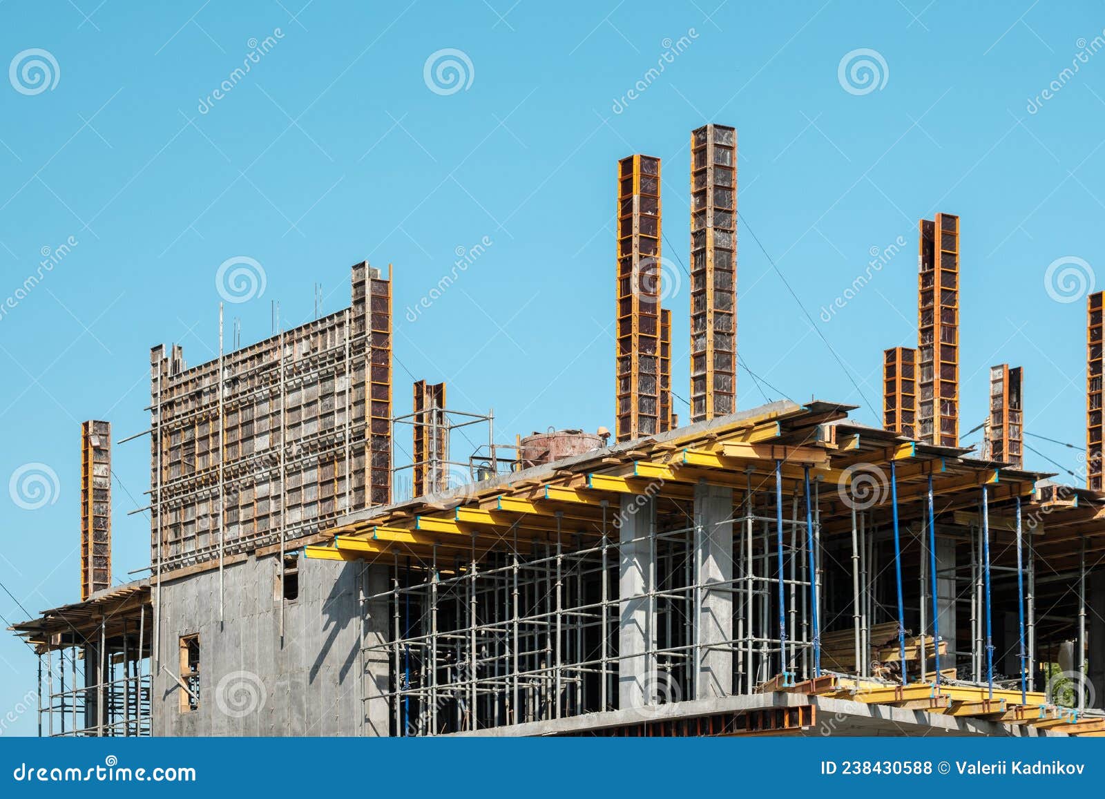 falsework used on skyscraper building