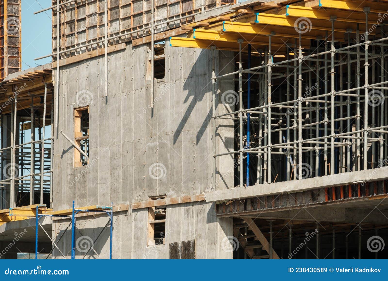 falsework used on skyscraper building