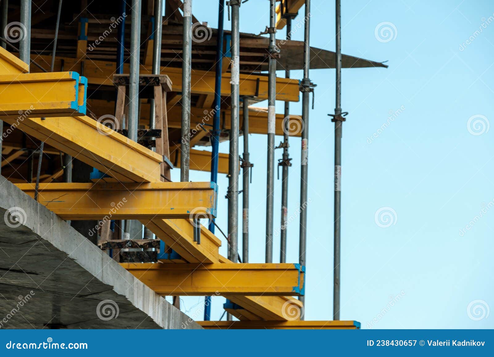 falsework used on skyscraper building