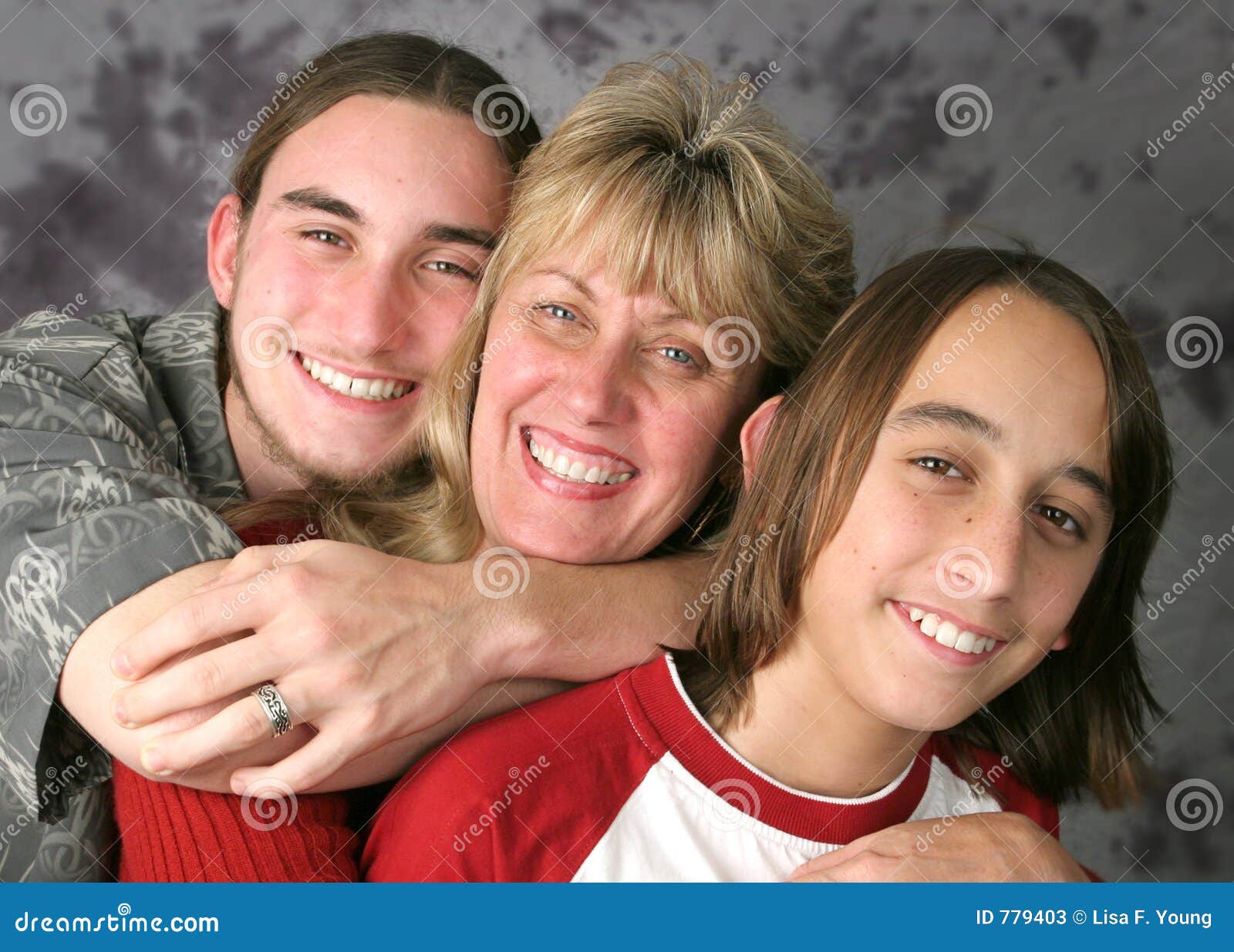 FamilienLiebe stockbild. Bild von gealtert, jugendlich 779403