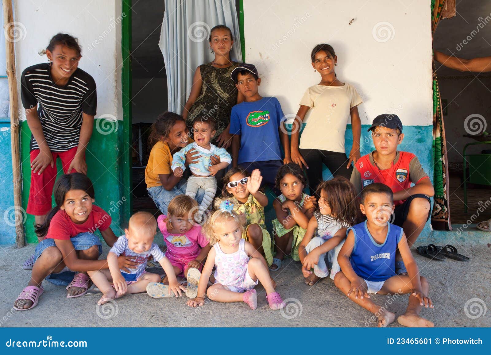 Famille Gitan En Bulgarie Photo éditorial Image 23465601