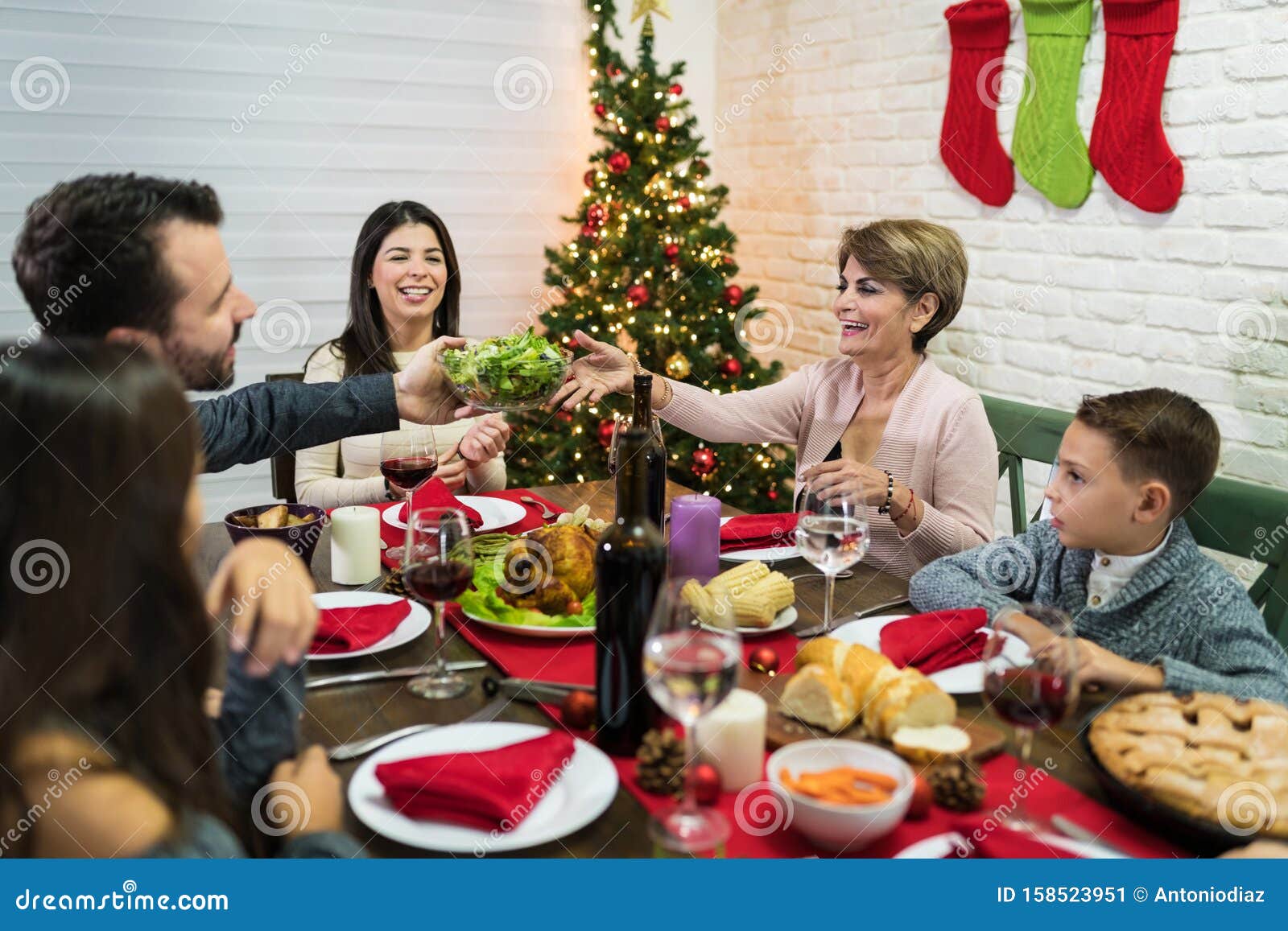 Christmas Dinner Party / White Christmas Dinner Party With Gluten Free Eggnog Cake : Show appreciation for the host.