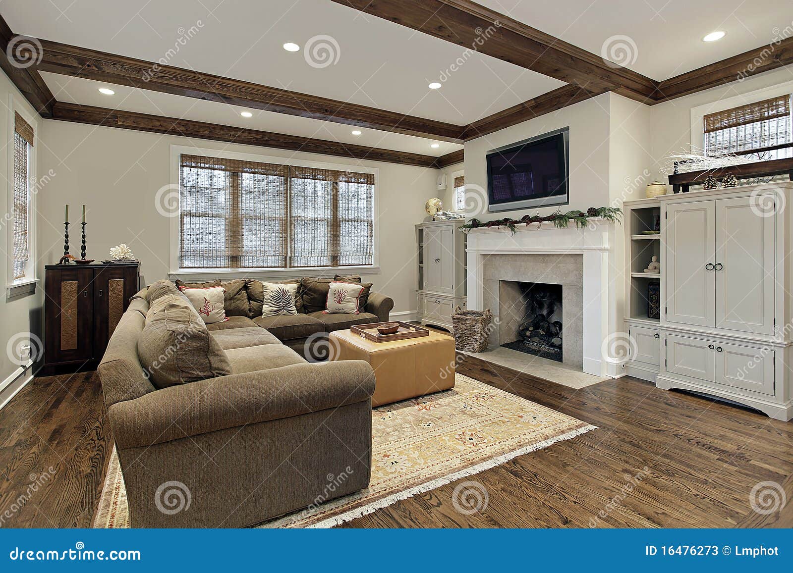 photo Wood Beams In Living Room catholique ceiling