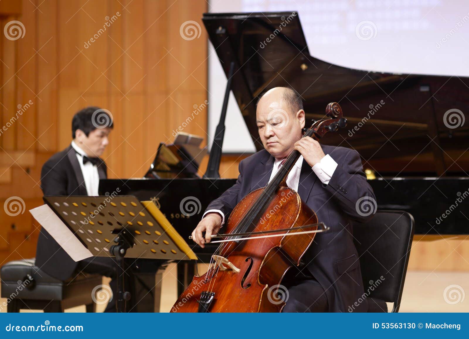 Famous Cellist Suli Of Xiamen University Play Cello ...