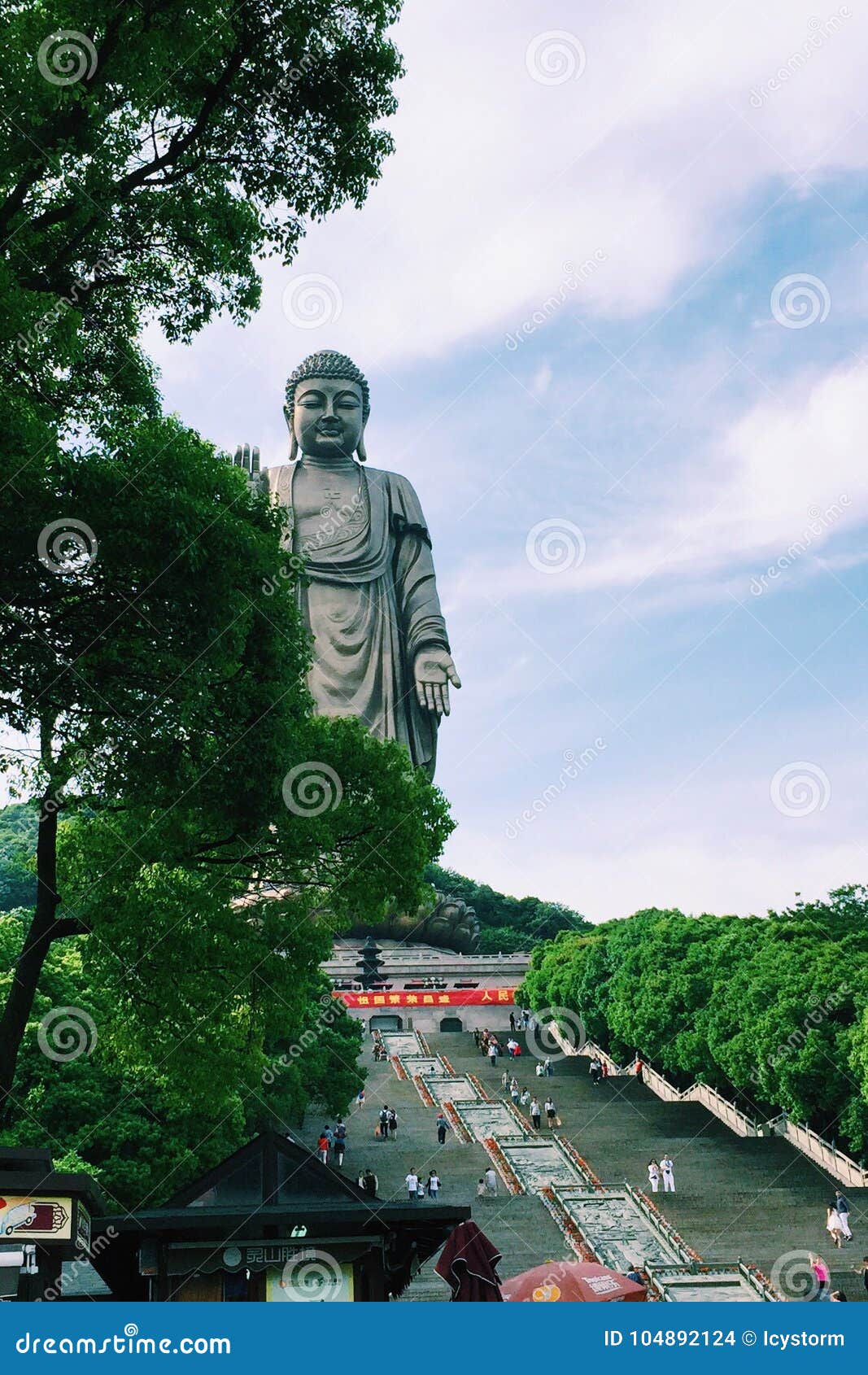 The Famous 15 Huge Moai Statues Of Ahu Tongariki Archaeological Site