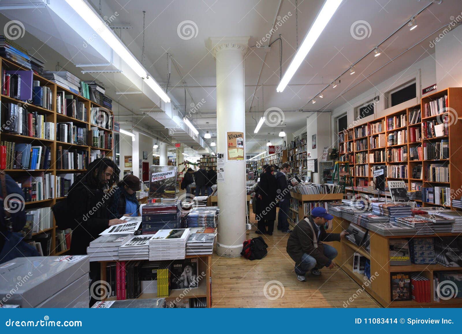 Famous Manhattan Bookstore editorial stock image. Image of city 11083414