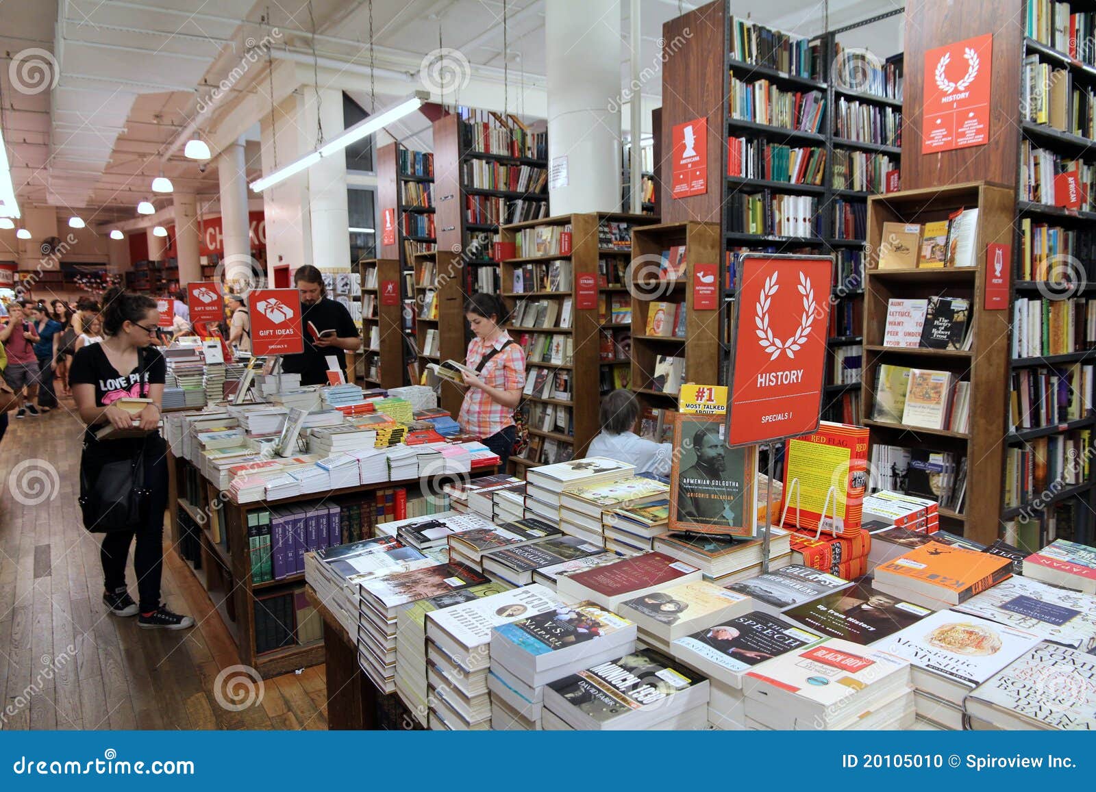 Famous Manhattan Bookstore editorial image. Image of york 20105010