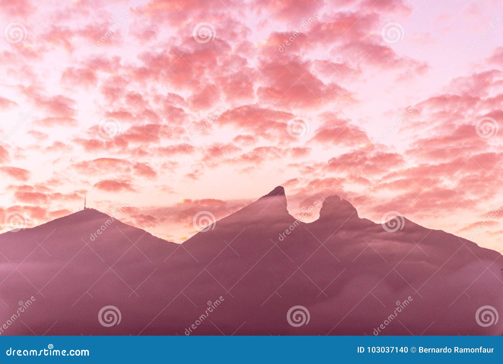 famous mountain in monterrey mexico called cerro de la silla