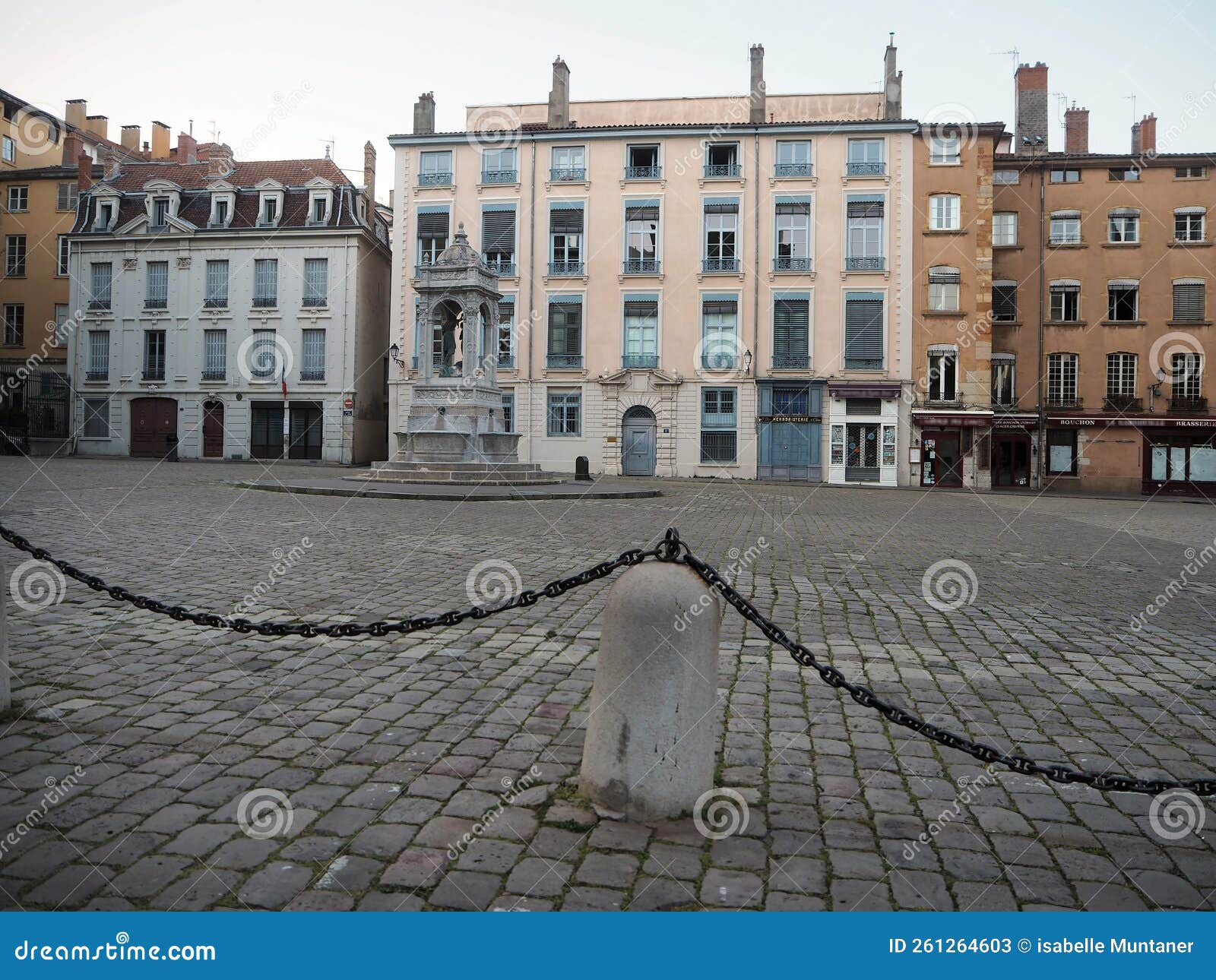 the famous place saint-jean in lyon during confinement following the health crisis