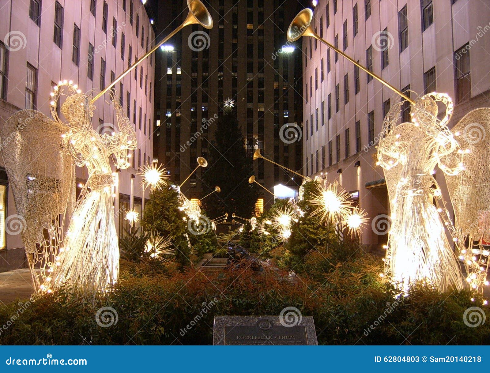 Famous Rockefeller Center Christmas Tree As Seen from 5th Avenue ...