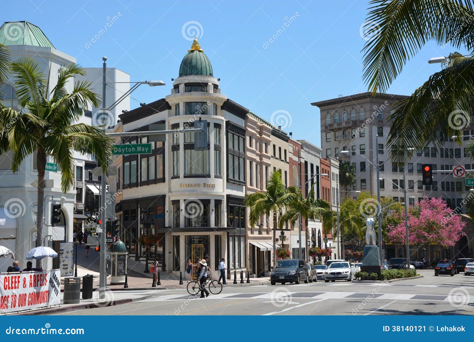 Famous Rodeo drive street editorial photo. Image of popular 38140121