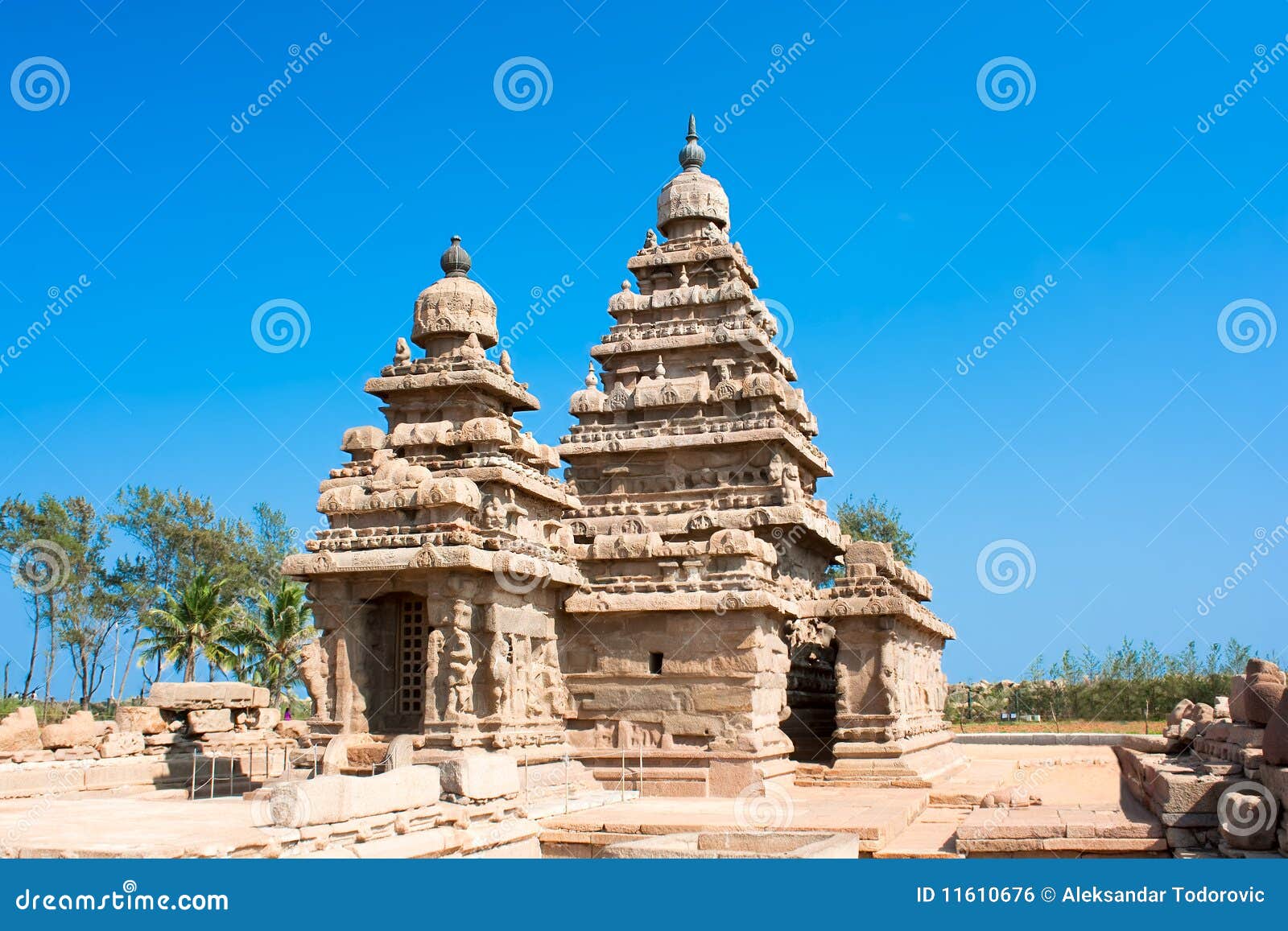 famous shore temple at mamallapuram