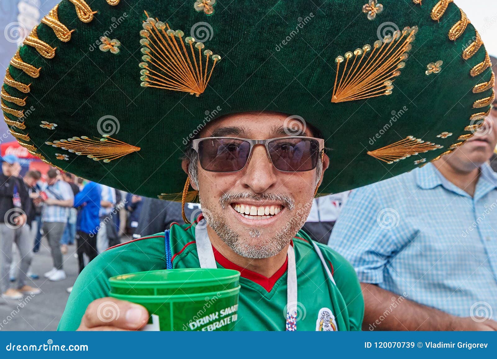 Fã De Futebol Mexicano De Sorriso No Sombreiro, St Petersburg