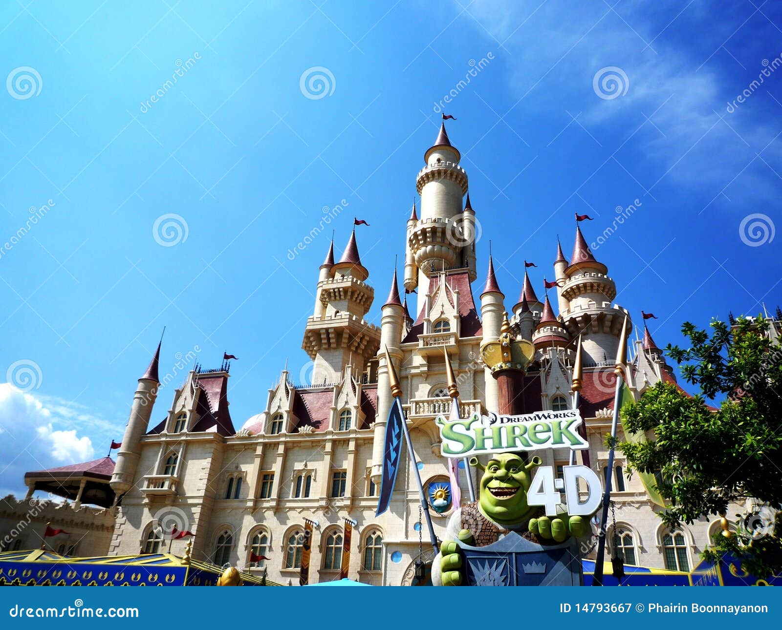 Shrek far far away hi-res stock photography and images - Alamy