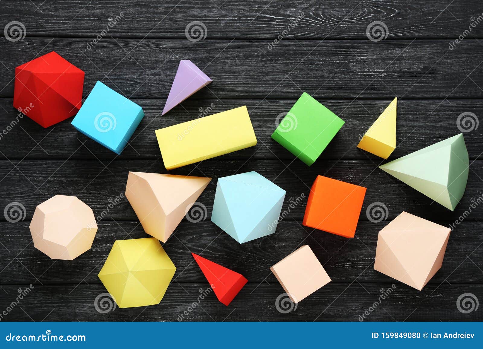 Farbige Geometrische Figuren Aus Papier Stockfoto Bild Von Papier Geometrische