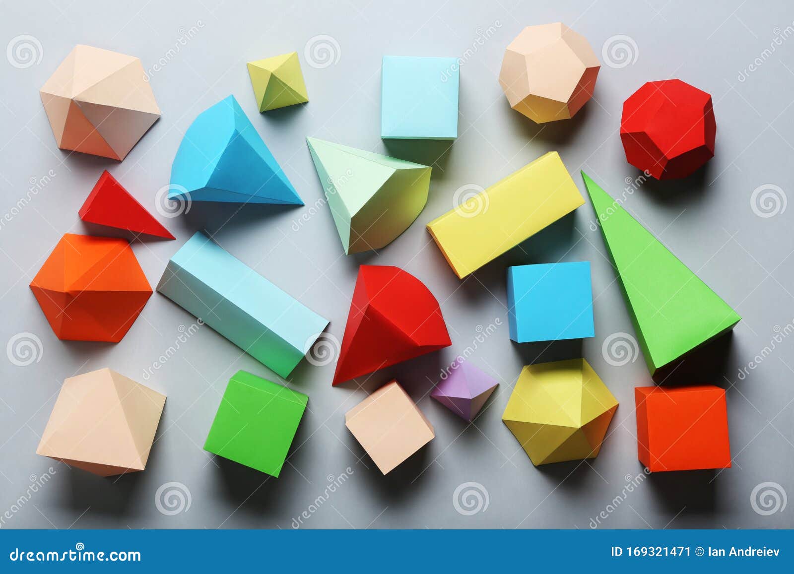 Farbige Geometrische Figuren Aus Papier Stockbild Bild Von Figuren Geometrische