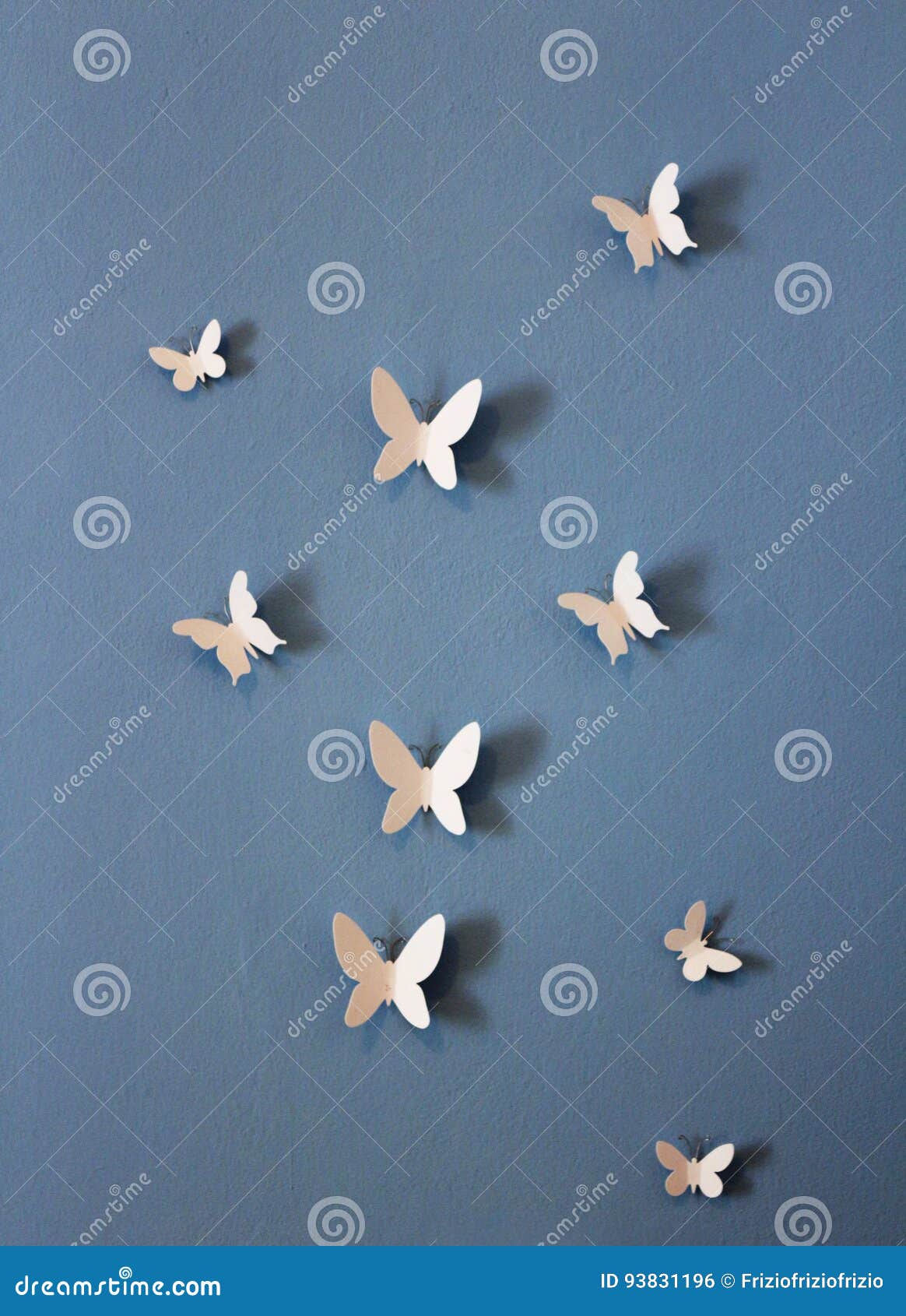 Farfalle Decorative Sulla Parete Di Una Stanza Del ` S Dei Bambini  Fotografia Stock - Immagine di decorazione, bianco: 93831196