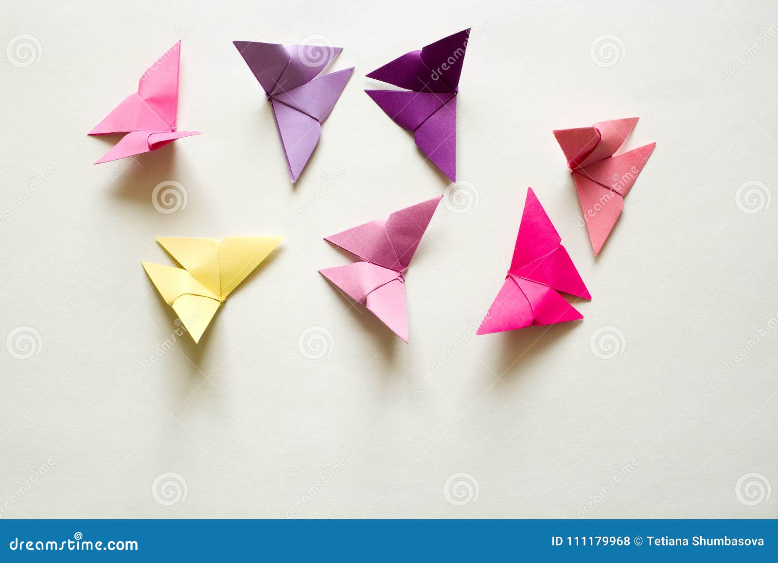 Farfalle Della Carta Giapponese Di Origami Fotografia Stock - Immagine di  bellezza, icona: 111179968