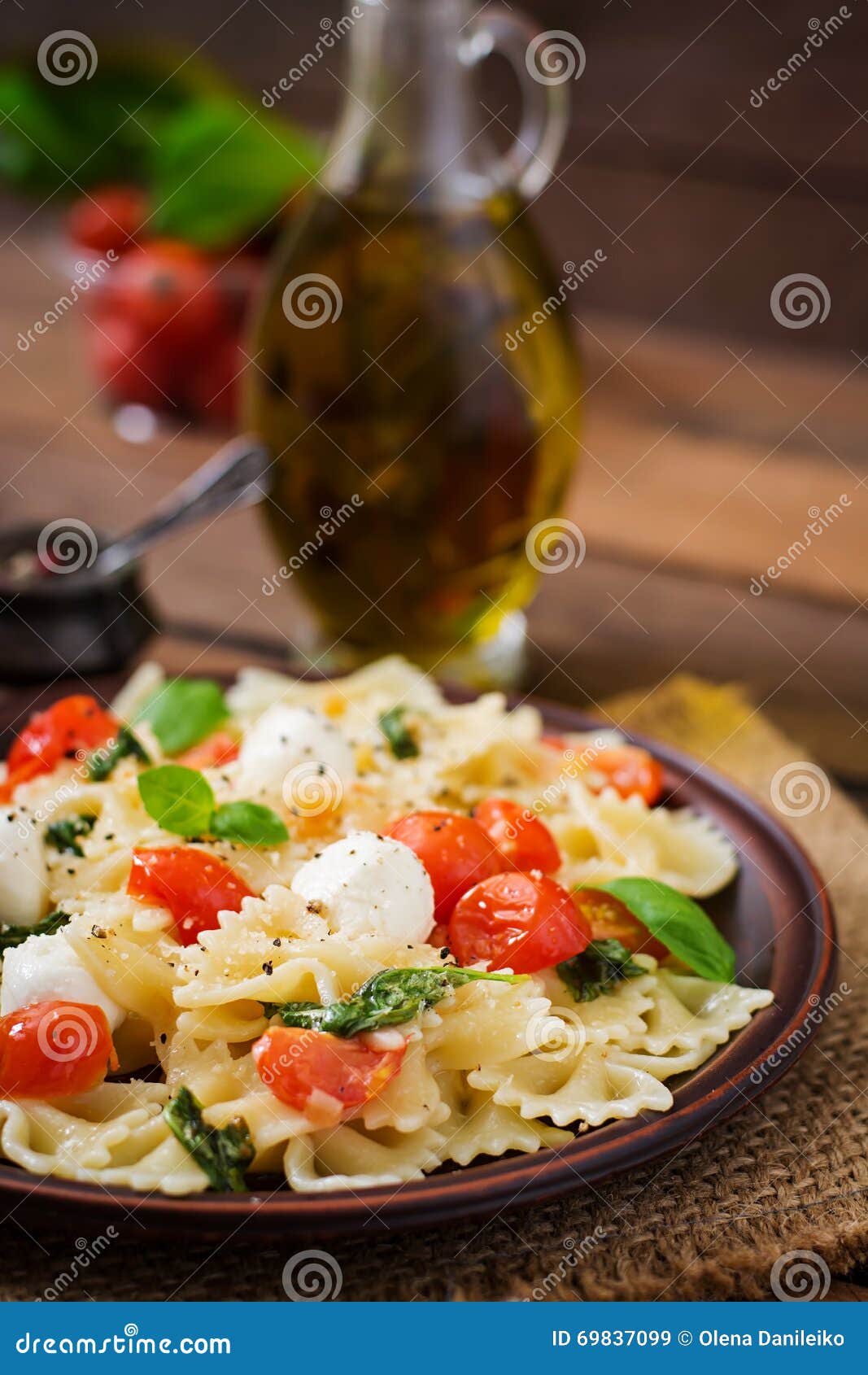 Farfalle Pasta Caprese Salad Stock Image Image of meal, fresh 69837099