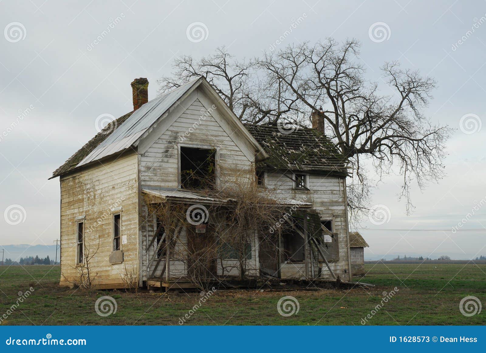 Farm house view stock image. Image of tree, abandoned 1628573