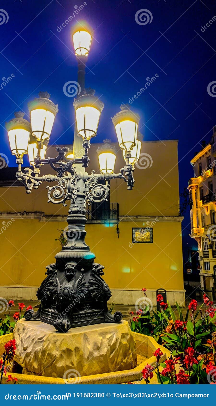 farola en la plaza de ÃÂfrica