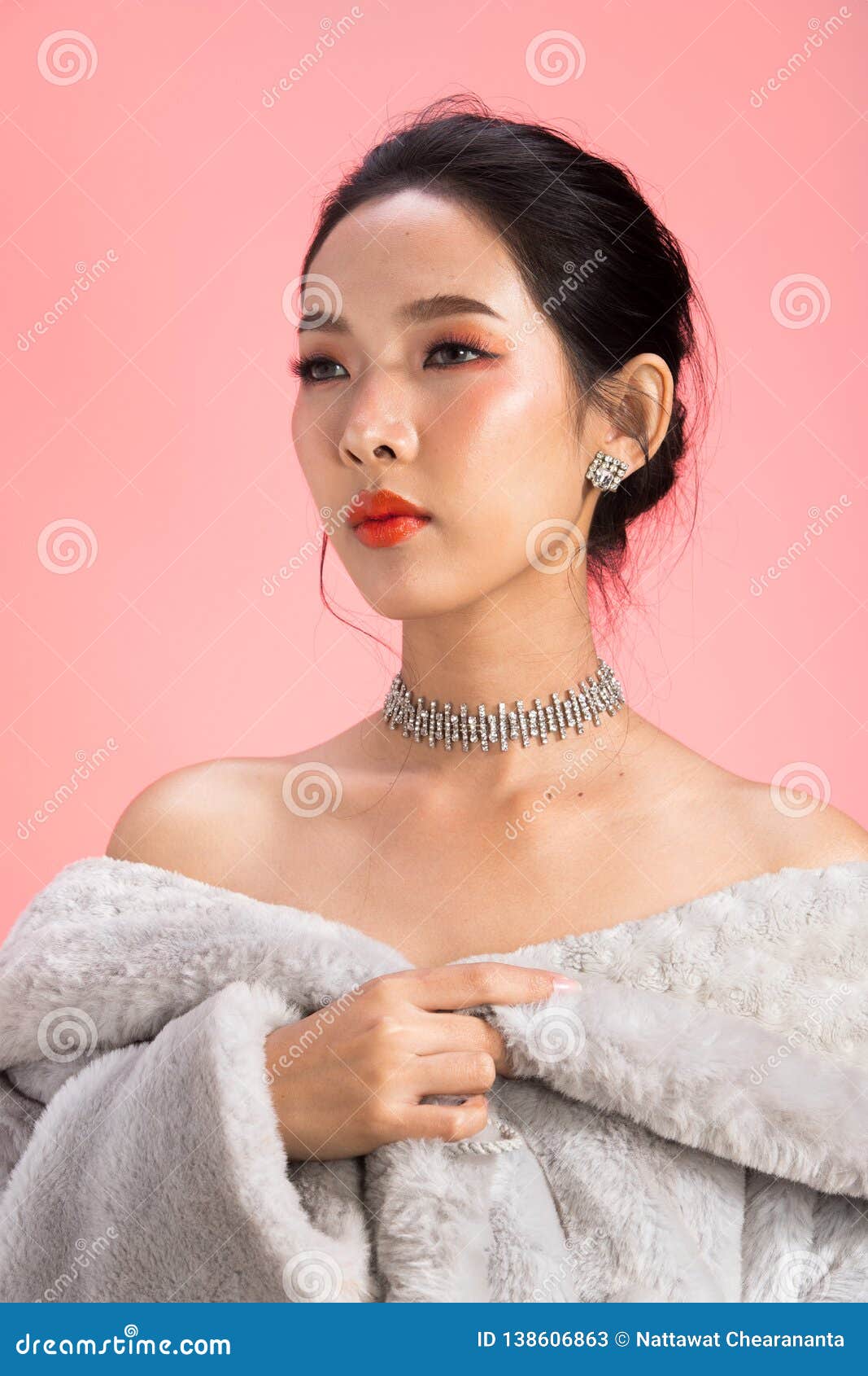 Fashion Asian Woman Thin Skin Black Hair Eyes Pink Stock Image Image Of Model Arrogant 138606863